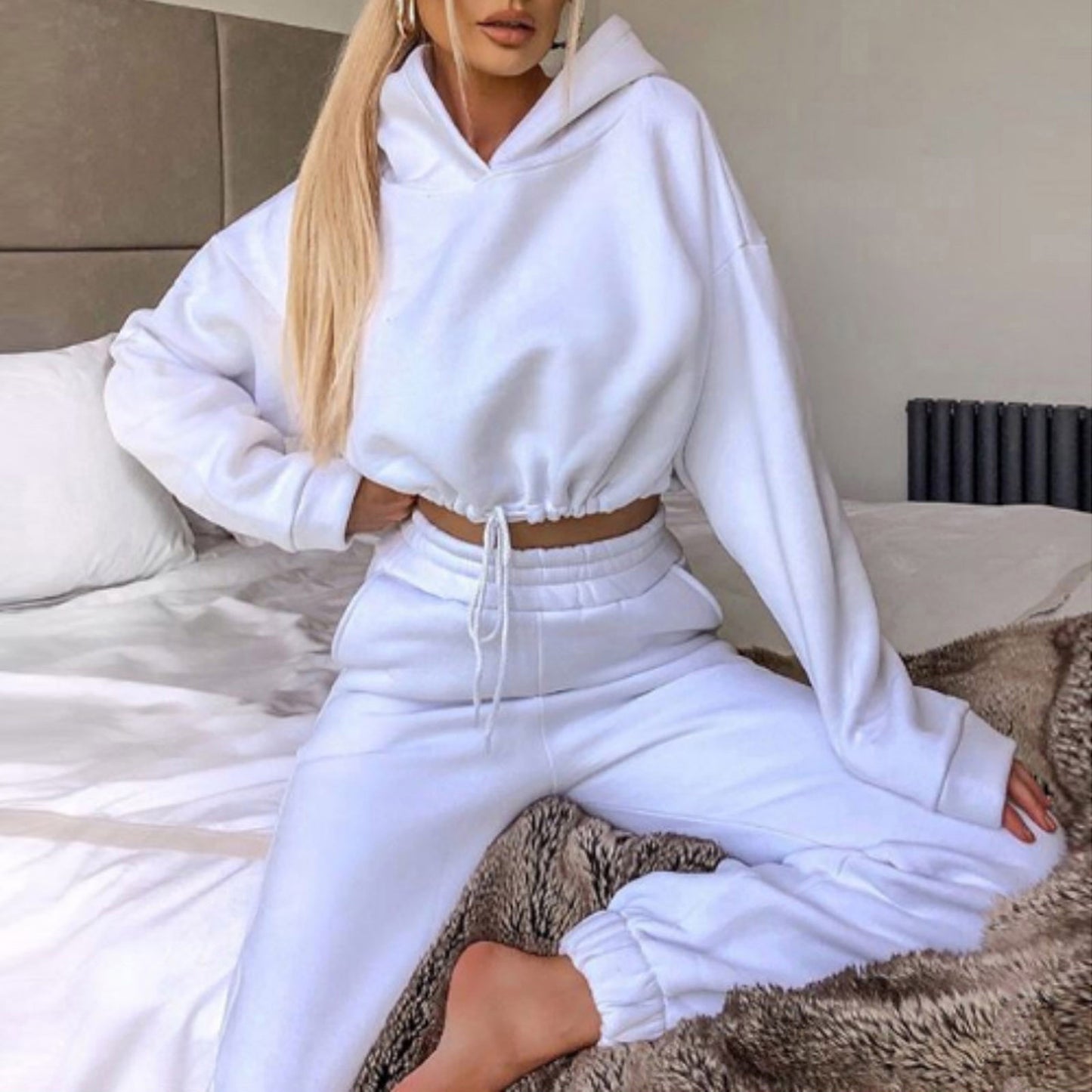 Comfy Long Sleeve Drawstring Cropped Hoodie and Comfy Sweatpants set